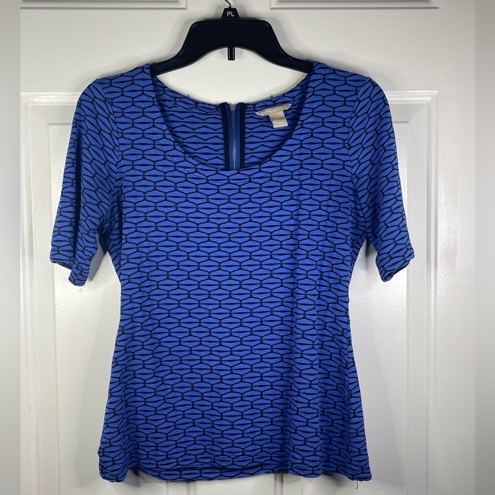 Banana Republic‎ short sleeve pattern blouse.